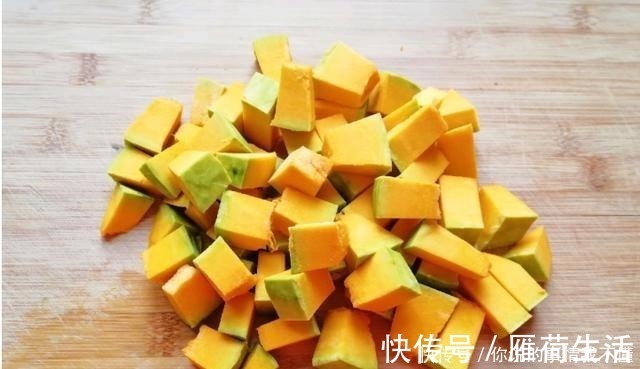 小米粥|人称“黄金粥”,女性常吃气血双补,白里透红,口红腮红都省了