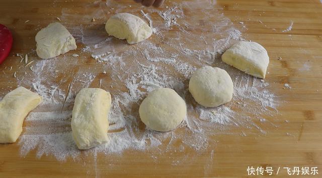 面粉别蒸馒头吃了，教你最好吃的做法，10分钟出锅，比油饼还简单
