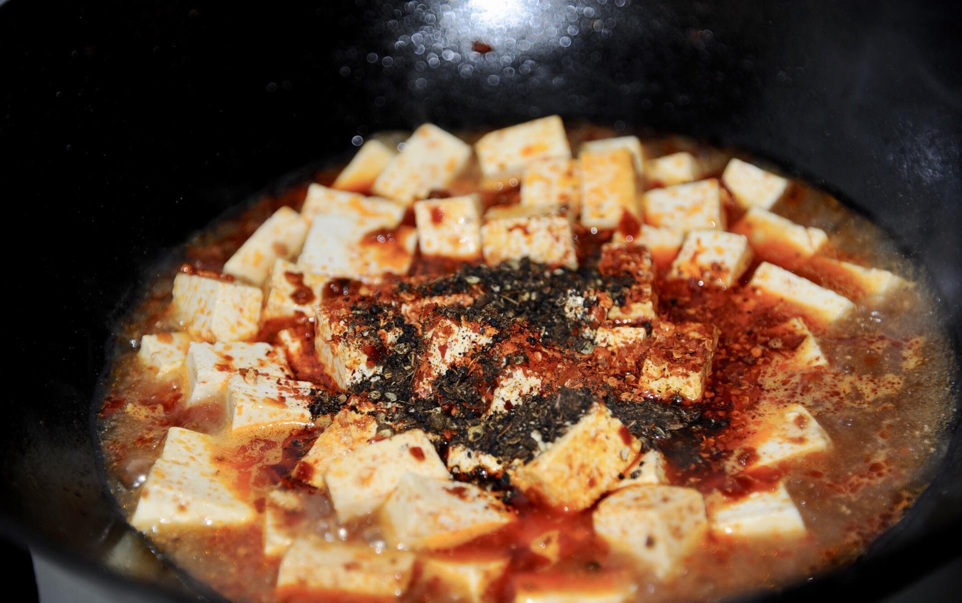 花2块钱买1块豆腐这样做，麻辣鲜嫩，在家也能吃到经典川菜