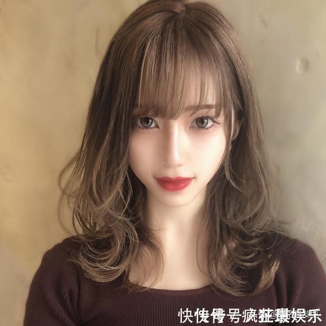 形状|“时尚减龄”和“老气横秋”只差个刘海和发色,卷度形状很关键
