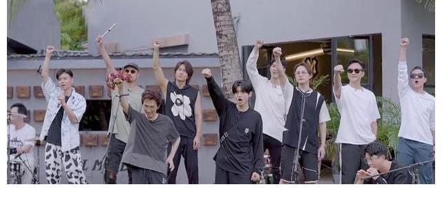 《哥哥》慶功宴現場曝光，戚薇驚喜現身，蔡少芬張晉甜蜜撒糖