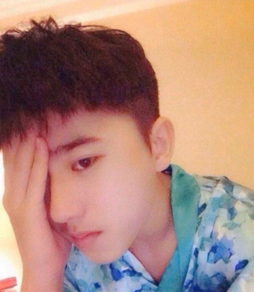 蔡徐坤|明星現(xiàn)實(shí)生活中長什么樣子？