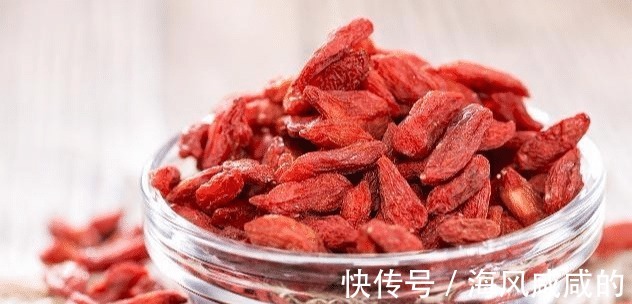 黄芪|枸杞和“它”天生一对,没事喝两口,养肝排毒,肾脏或许更强壮!