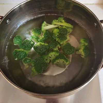 虾仁|虾仁炒西兰花