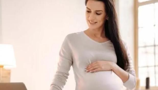 肚子|四胞胎孕妈38周还不生,婆婆含泪阻止手术,医生剖开肚子吓晕了