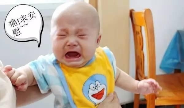 孩子|8个月的宝宝接种疫苗,小表情让人忍俊不禁,医生:舍不得下手