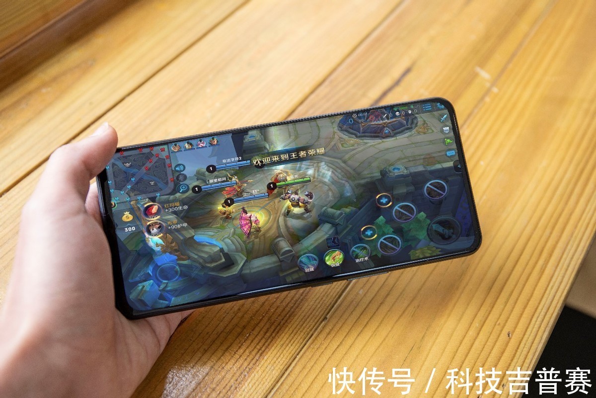中兴没刘海太舒服了,中兴 Axon 30给你一整块真全面屏