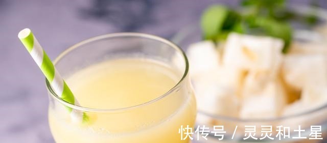 蜂蜜白玉苦瓜汁|苦瓜食谱|蜂蜜白玉苦瓜汁夏日必备,清热降血糖与凤梨榨汁减苦味!