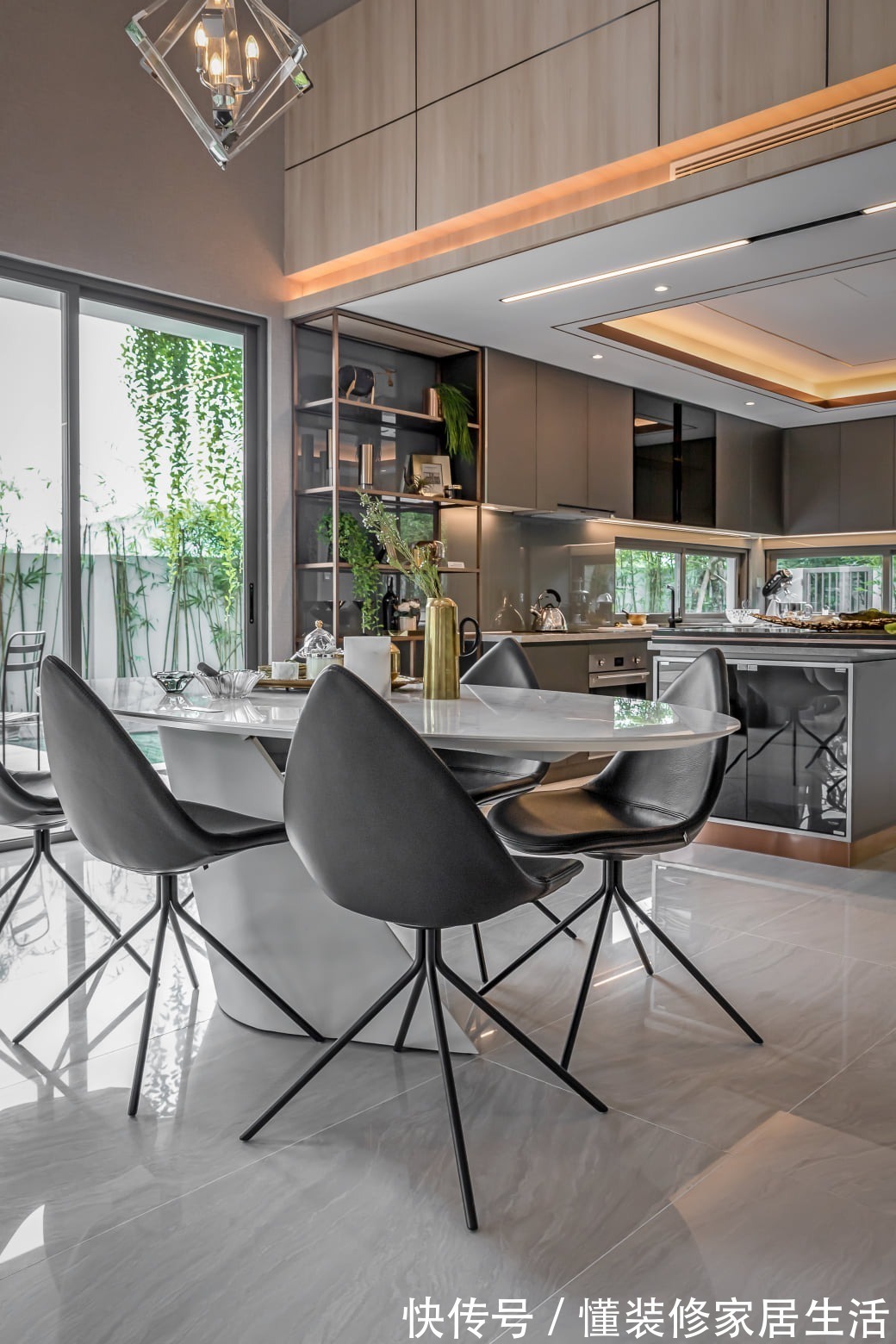 深色系|实际面积260㎡的别墅,装修不奢华不堆砌,三代人同住越看越喜欢