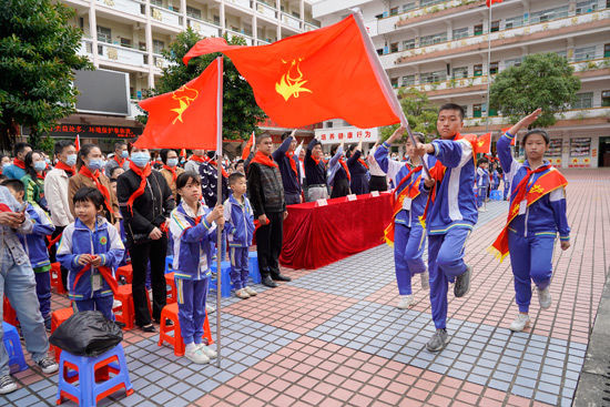 第二小学|防城区第二小学396名学子加入中国少年先锋队