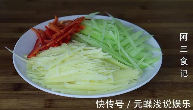 干辣椒|3根莴笋,1个土豆,教你一道下饭菜,香辣又解馋,比吃肉还香