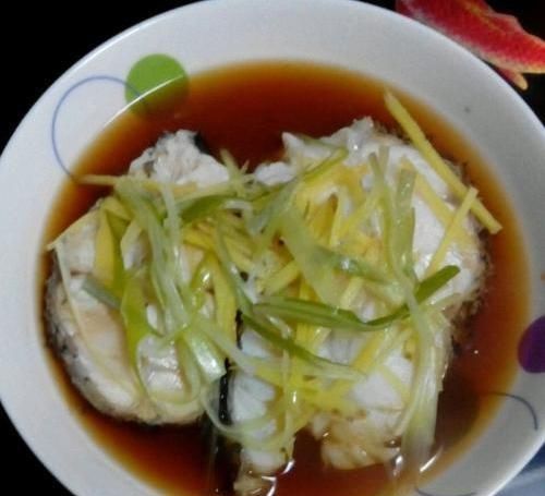 清蒸鳕鱼不会做多加一点它,鱼肉鲜嫩,入口即化