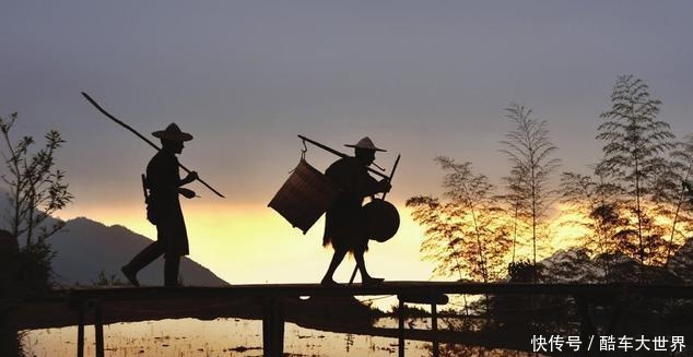 必为|老农救一丑汉,走时正月十五那天挂块红布,他日你女儿必为皇后