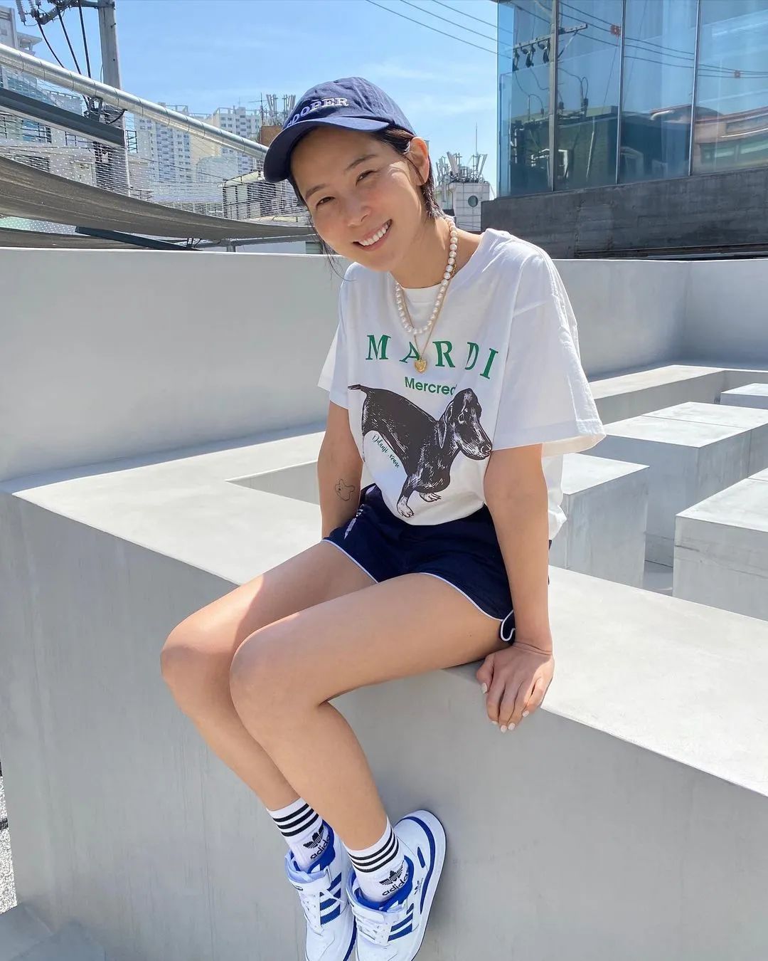 穿T恤的时候 戴什么项链最时髦?