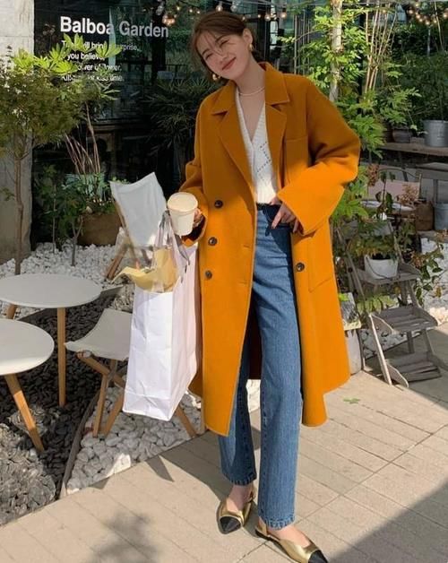 天气转暖,脱了羽绒服,现在穿什么外套更时髦?