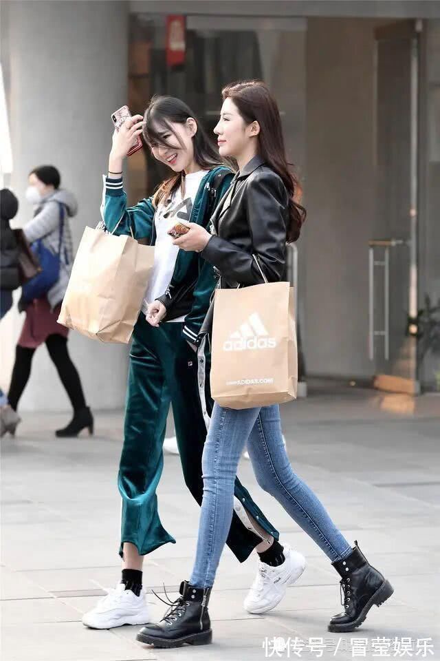 牛仔裤|离开“小白鞋”,牛仔裤还可以这么穿,跟着做显瘦又时髦