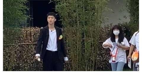 元氣滿滿|39歲賈玲胖出天際，脖子三層肉，長裙遮不住粗腿，擔心她的健康