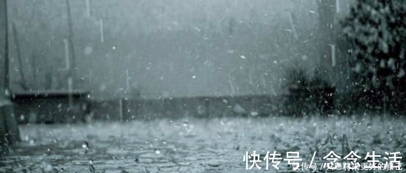 微雨夜行@白居易在夜里赶路，突然下起了雨，信手拈来成就一首咏雨名篇！