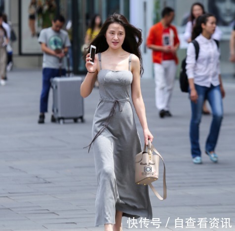 吊带裙 灰色抹胸吊带裙，和小姐姐的颜值很搭