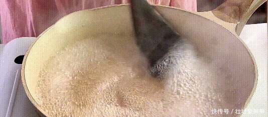 别再买坚果零食吃了，自己在家就能做，酥脆香甜，没有一点苦涩味！