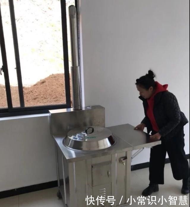 回农村头一次见到新式灶台，排烟方便，还能当暖气用！