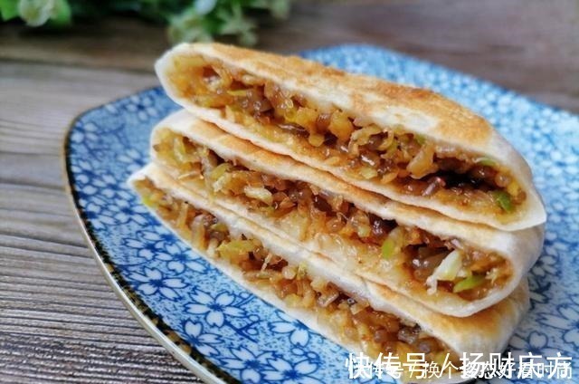 面团|教你做好吃解馋的萝卜粉条素馅饼,皮薄馅大又柔软,凉了也不硬