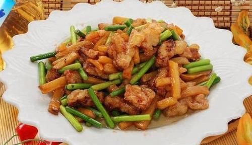  香菇|美食看看：香菇豆腐汤，牛筋腐竹煲，干煸土豆条，川味椒香脆骨的做法