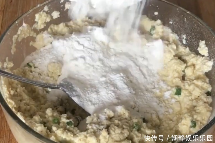 早上|豆腐又出新吃法,做法简单,外酥里嫩,早上花几分钟做一大盘