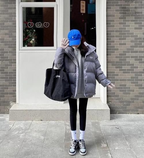 今冬除了靴子，你还差一双“运动鞋”，配各种外套都好看