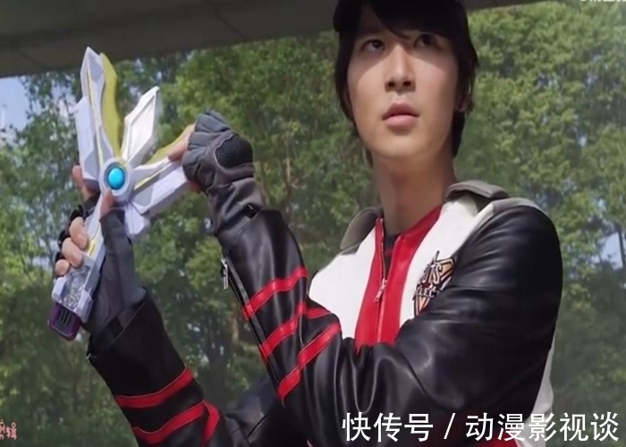 圣彰人|《特利迦奥特曼》第18集:圣彰人变身特利迦失败,原本他才是人间体!