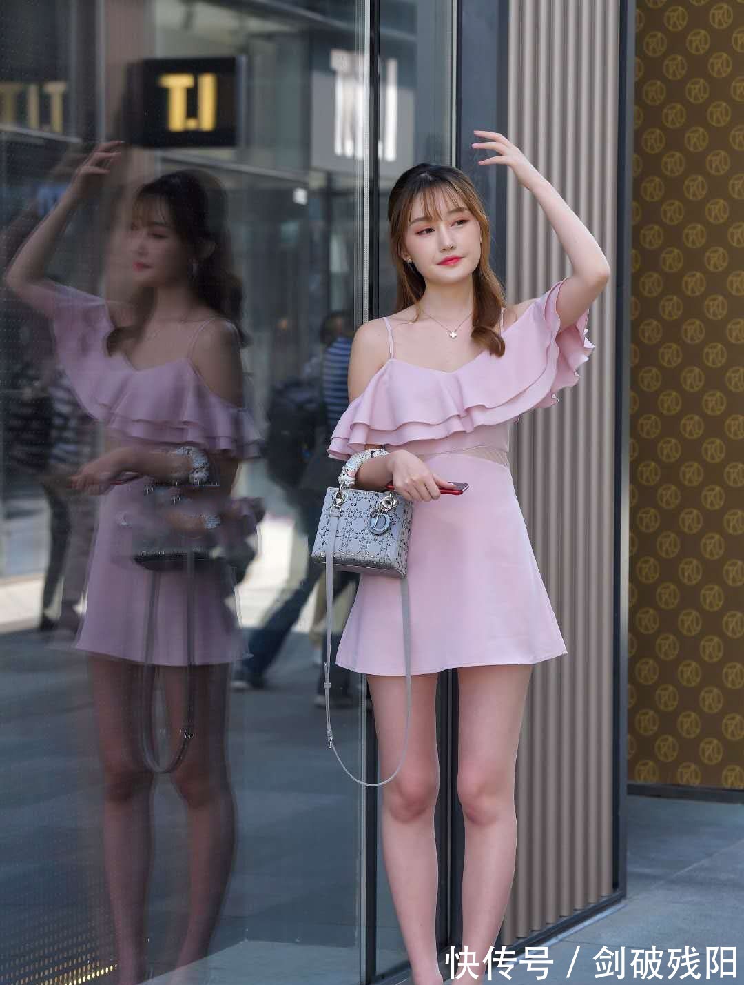 满分|夏日如何搭配才更显淑女气质这款粉色裙让你甜度满分,可爱极了