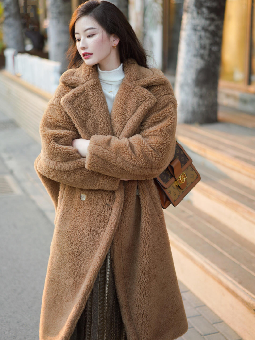 白色|今年冬天来一件“泰迪熊”外套吧!长短皆可,只需备上这4色