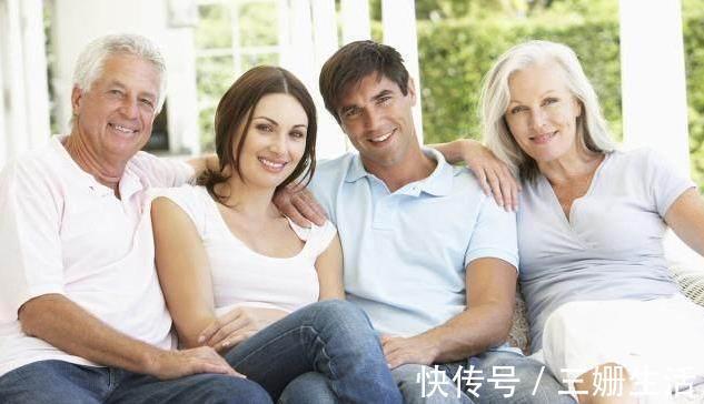 父母|别不信,父母喜欢子女的顺序是这样的,才不管你是不是最孝顺的