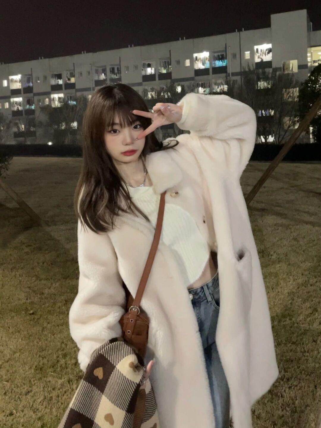 外套 暖和舒适的羊羔绒外套你get了吗?白色温柔大气,穿出软糯糯感