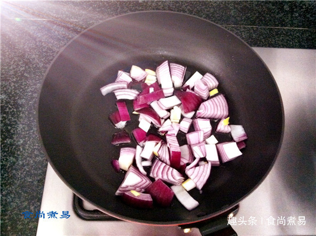 此菜女性最爱,香辣开胃,满满的胶原蛋白,减少鱼尾纹,显年轻