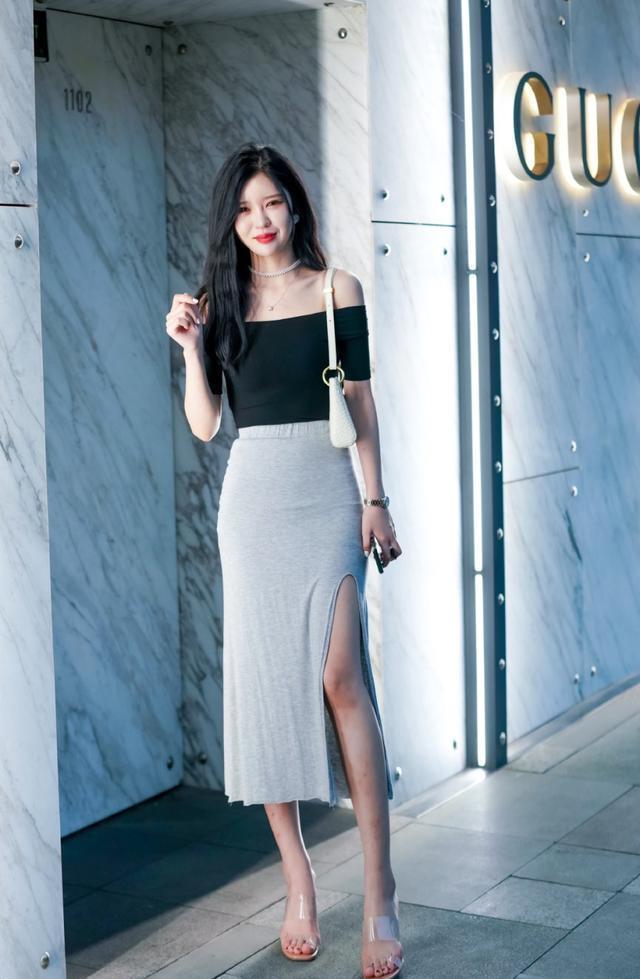 明艳|黑色一字肩搭配灰色休闲长裙, 明艳端庄, 飘逸美丽