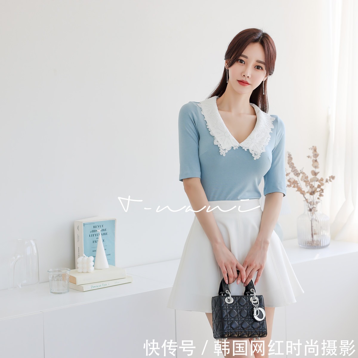 搭配|女神孙允珠高清时尚搭配：欧若拉蓝蝶纤墨娃娃领拼搭裙