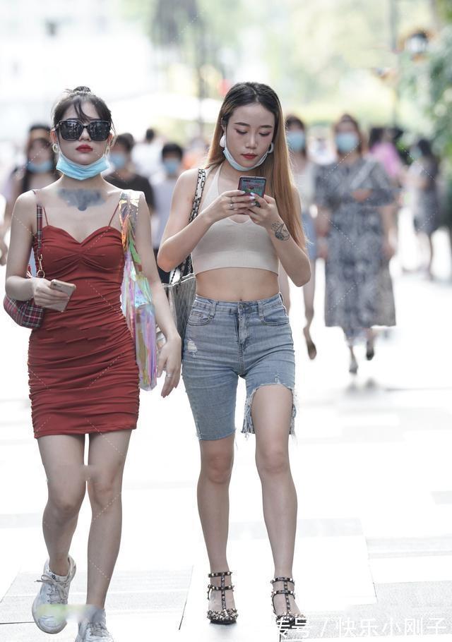 裤子","m":"af2f5aee80eeafe6a0a072c2cdbc924473c3e4d1","nlabel":"stat_2953790136:zm.news.so.com:6Jm5546J55Sf5rS7,pageType_zmt,glevel_3","ntag":"tfashion;sfashion_时尚;kfashion_1:搭配;kfashion_1:上衣;kfashion_1:裤子;call_P:全类