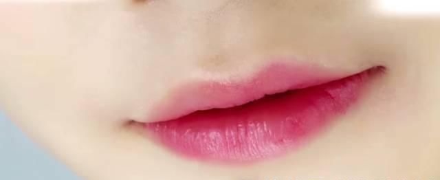 哑光唇 口红太贵?姑娘只用了1支口红 画出了8种唇色!