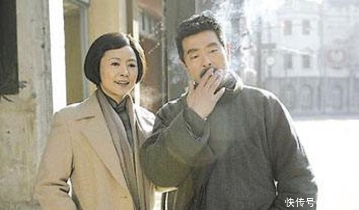 她是原配夫人,一生无爱无性还照顾小妾儿子,丈夫死后说了一句话