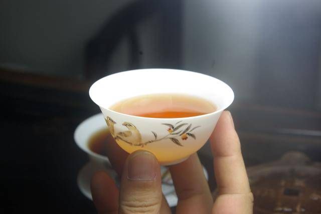 有血栓的人，早起有四种表现，防血管堵坚持“做三事，戒三物”！