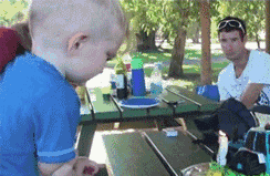 |搞笑GIF:设计师你出来 我保证不打你脸