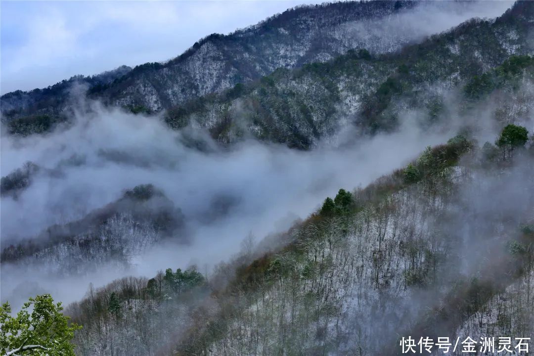 陕西平利：化龙山春雪云海，美如仙境