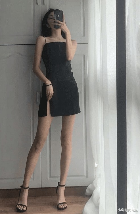 人生中|人生中第1双高跟凉鞋，高度差不多是8厘米，一直珍藏到现在