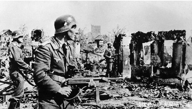 对抗|此役德军一个集团军对抗全苏联：尸体被堆成山，想活只能投降