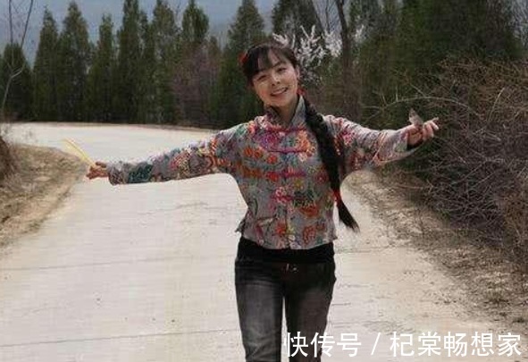 修成正果|《星光大道》出來的王二妮,衛(wèi)冕后又回到農(nóng)村放牛,這真的值得嗎