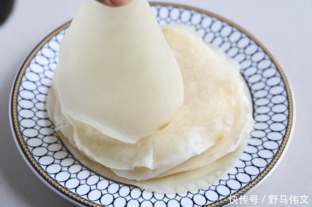 2斤饺子皮,1根西葫芦,不包饺子,做成早餐,我家吃3天没有吃腻