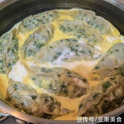  饺子皮制作鸡蛋煎饺和蒸包
