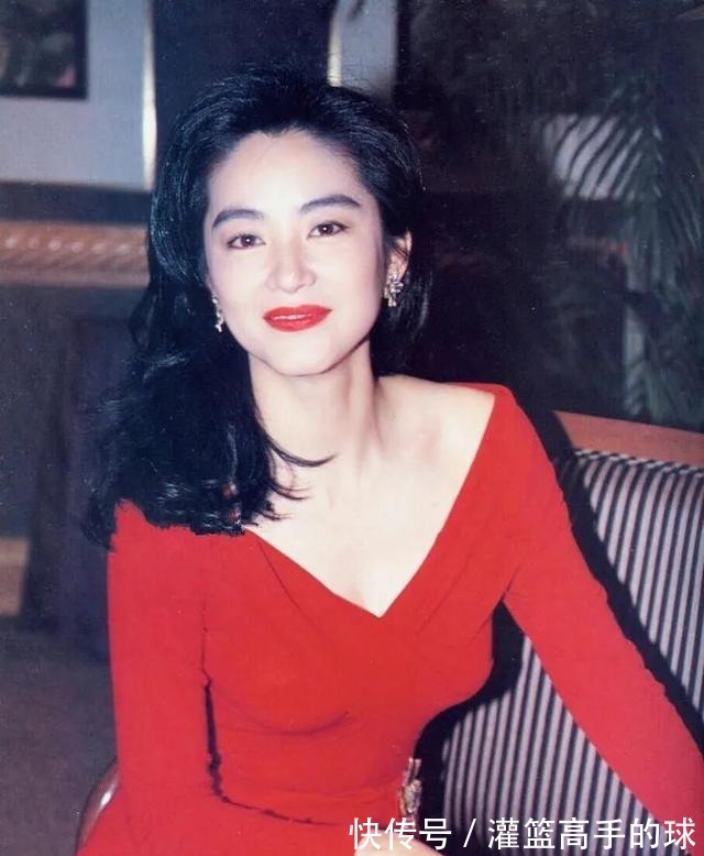 红色|完形填空从90年代火到21世纪的是____的长裙和____的头发!