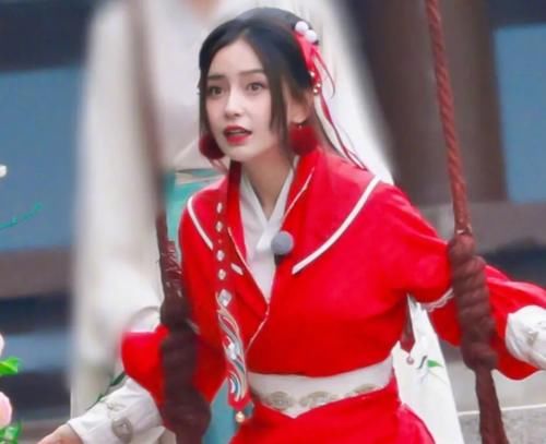 《奔跑吧》全员古装,五位女嘉宾太养眼,我却被唯一的男嘉宾惊艳